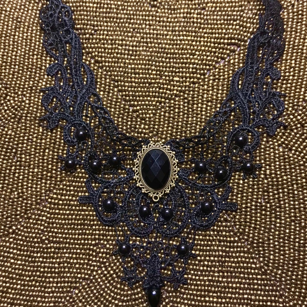 NEW Vintage lace with a Vitoria. flare Neckace - Picture 5 of 6